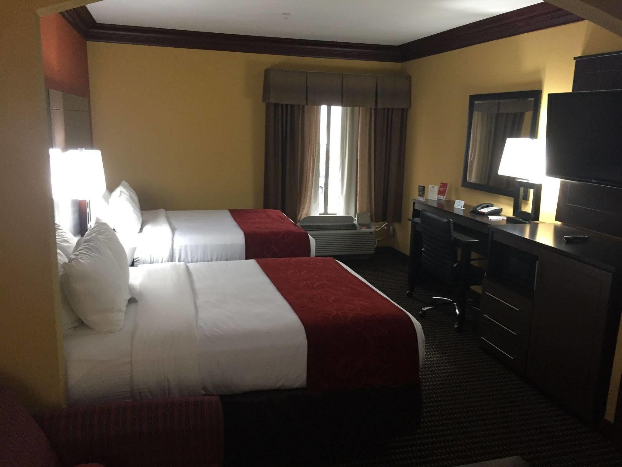 Comfort Suites Lake Jackson Clute מראה חיצוני תמונה