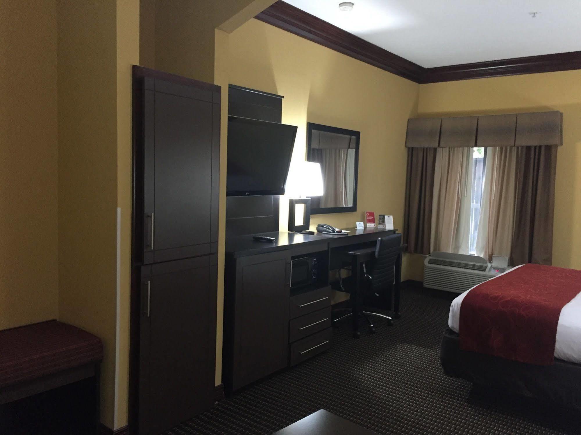 Comfort Suites Lake Jackson Clute מראה חיצוני תמונה