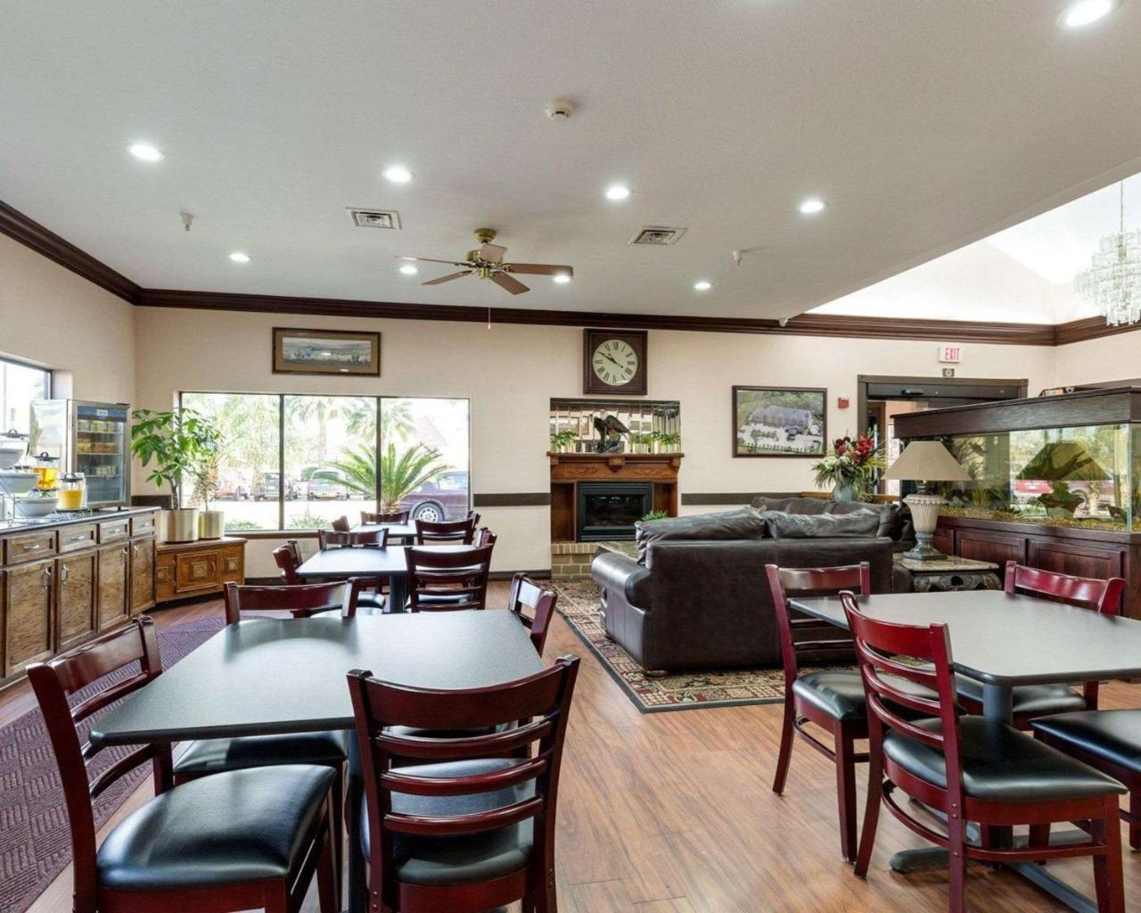Comfort Suites Lake Jackson Clute מראה חיצוני תמונה